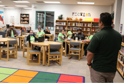 Man teaching on a library - Community - Inter American Development Bank - IDB